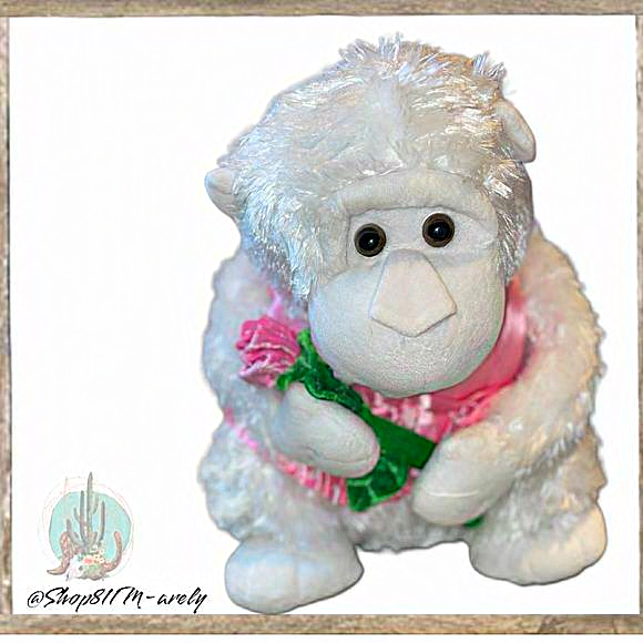 Jiangsu Holly‎ Ape White fuzzy Gorilla plush Pink Rose pink dress heart pattern - Picture 12 of 12
